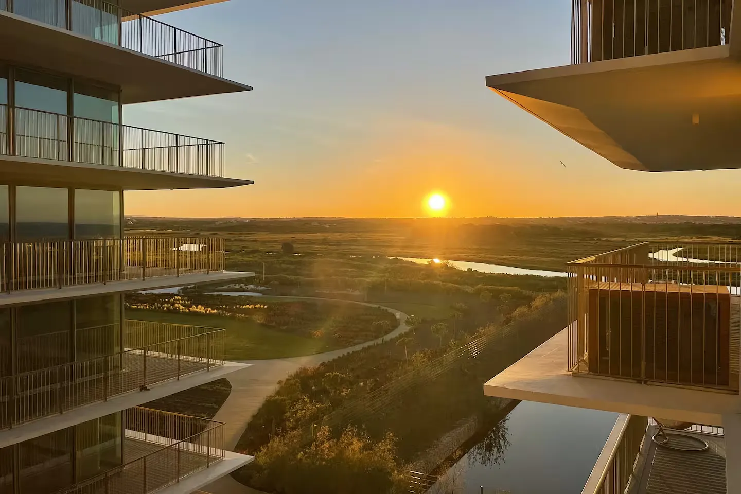 Bayline – SPA – Pool – GYM – Beachfront living - Alojamento Local Armação de Pêra Algarve